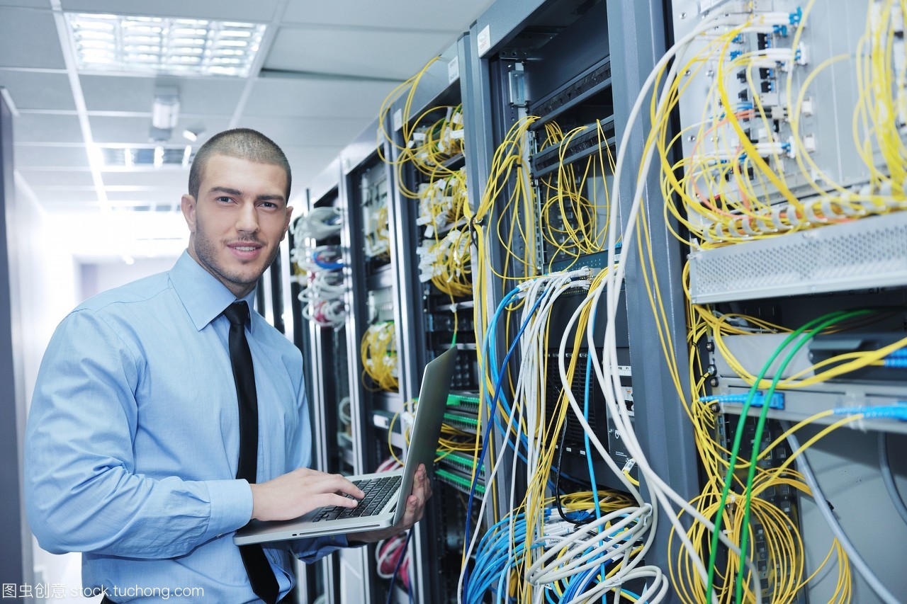 網(wǎng)絡(luò)工程師的利器 輕薄鋁筆記本在現(xiàn)代服務(wù)器室的應(yīng)用